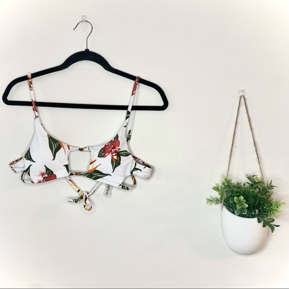 ZAFUL Cutout Floral Tie Side Bikini Top - Picture 3 of 5
